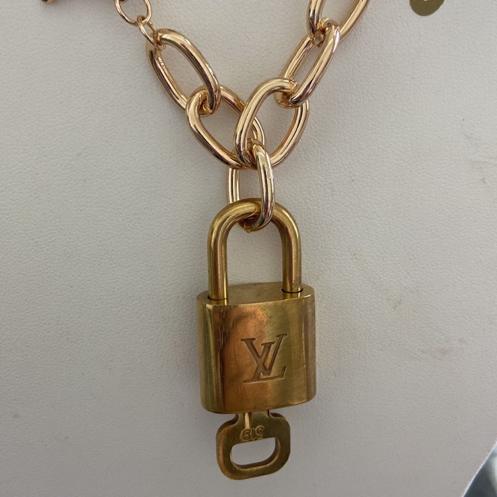 LV key lock with key 100% authentic with NWT necklace - Picture 3 of 9